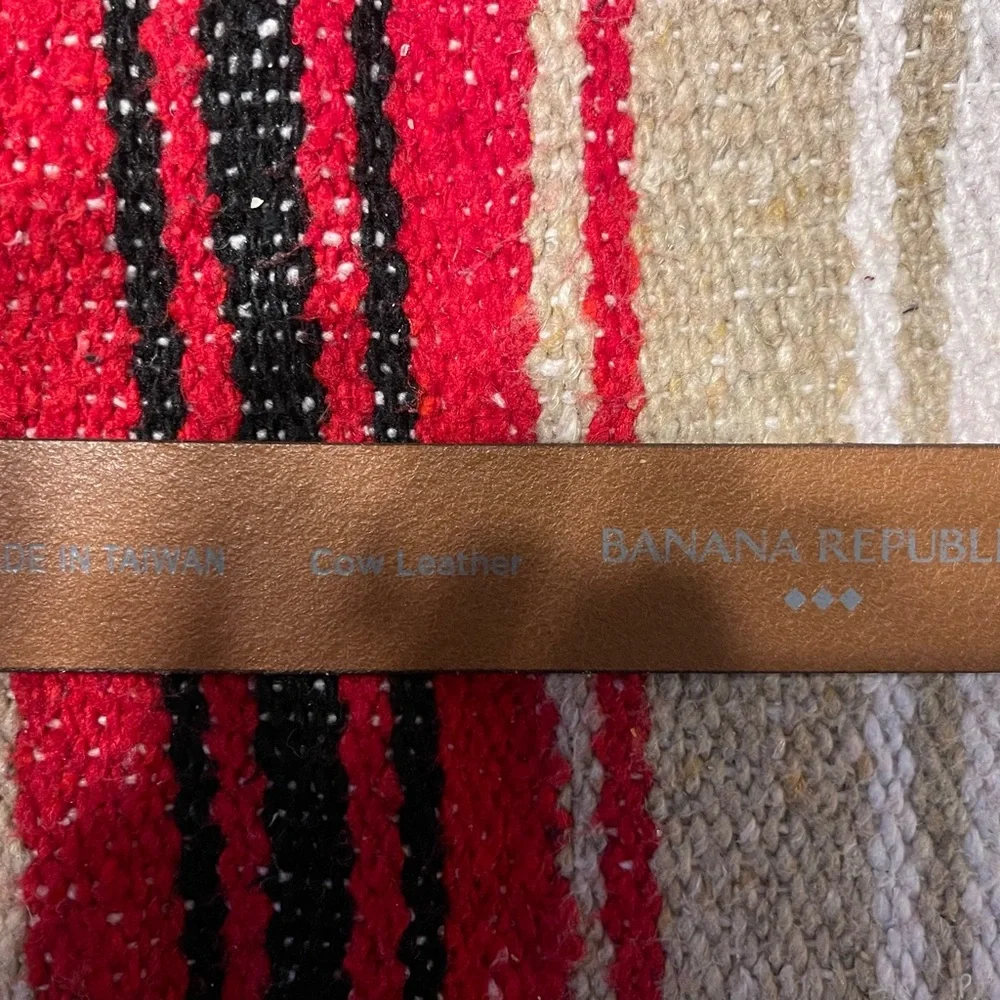 🔥HOT DEAL🔥NWT/ Banana Republic Brown Belt with Gold Buckle - Picture 3 of 3